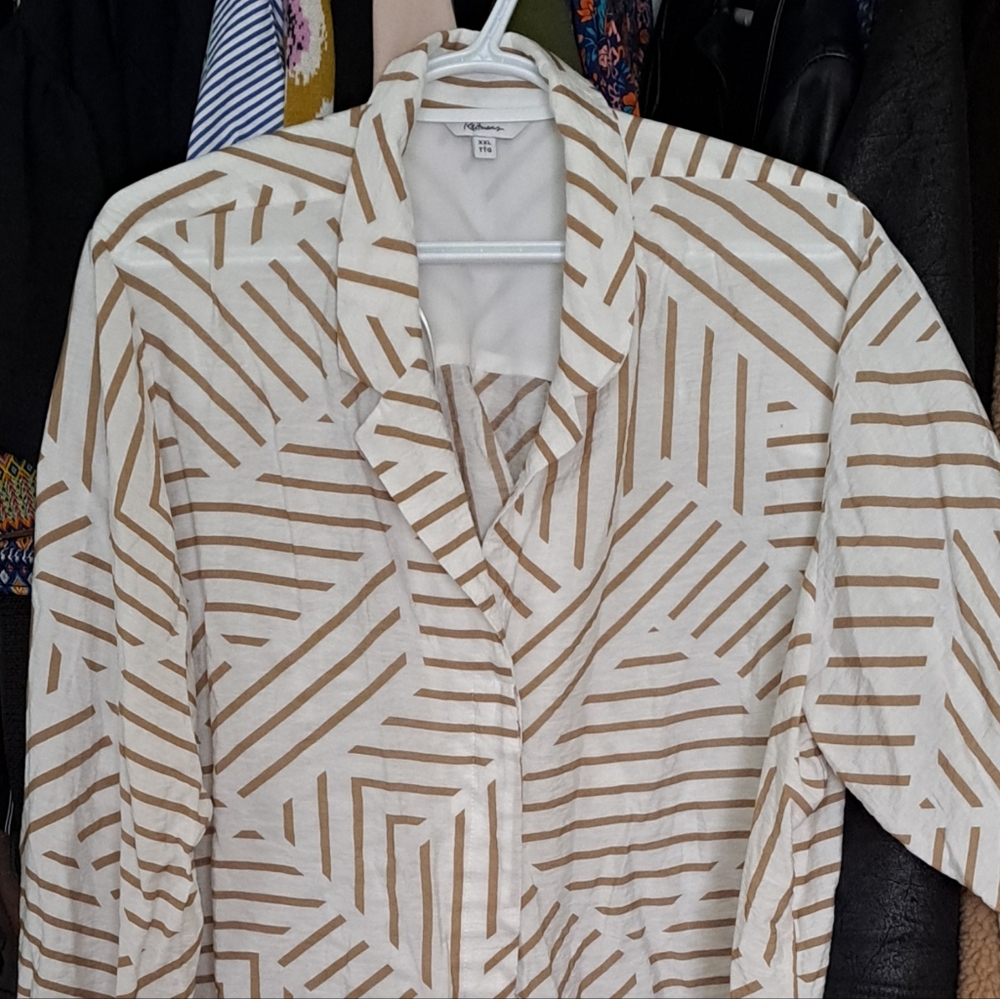 Casual Button Down Shirt with Geometric Pattern. Oversize - Picture 4 of 7